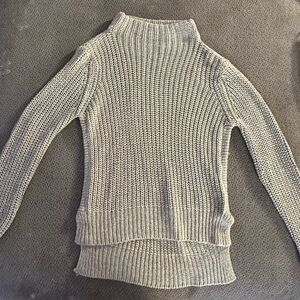 Light weight soft sweater